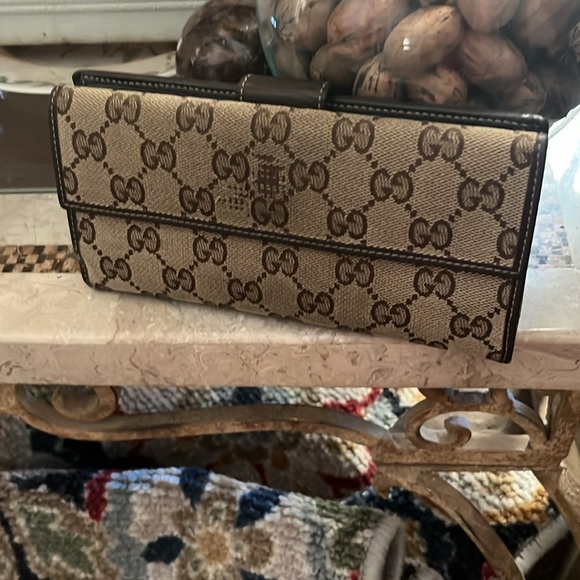 Gucci Tan and Brown Monogram Clutch - Picture 2 of 7